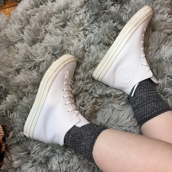 Converse Shoes - White Leather High Top Converse! 🖤🖤